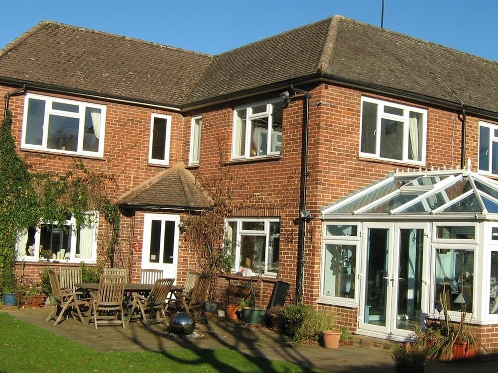 Savannah Bed And Breakfast Virginia Water Exterior photo
