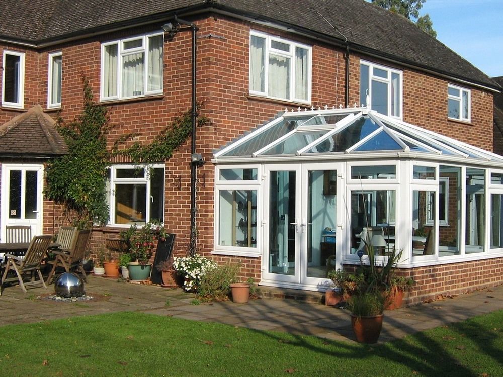 Savannah Bed And Breakfast Virginia Water Exterior photo