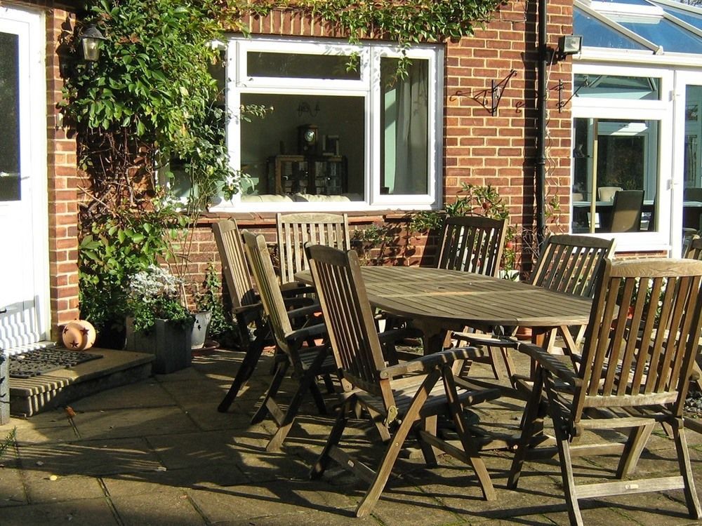 Savannah Bed And Breakfast Virginia Water Exterior photo
