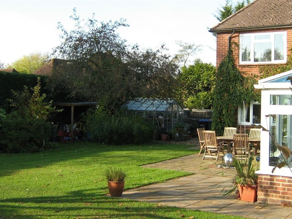 Savannah Bed And Breakfast Virginia Water Exterior photo