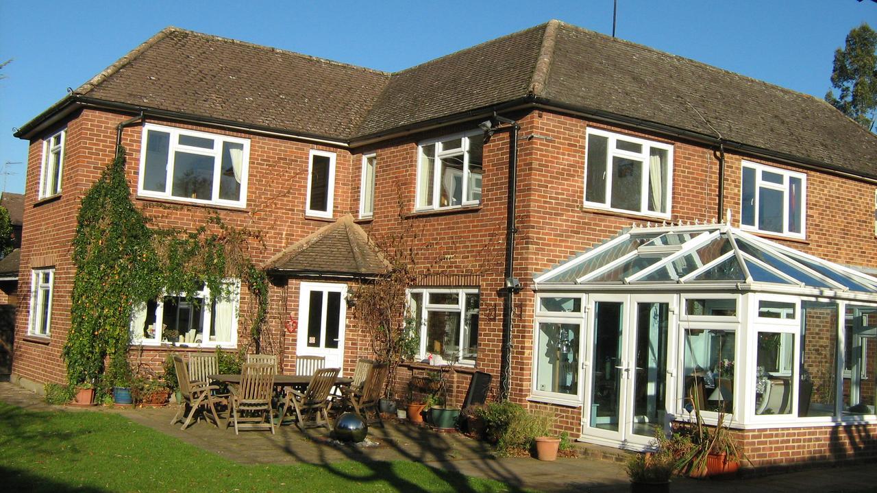 Savannah Bed And Breakfast Virginia Water Exterior photo