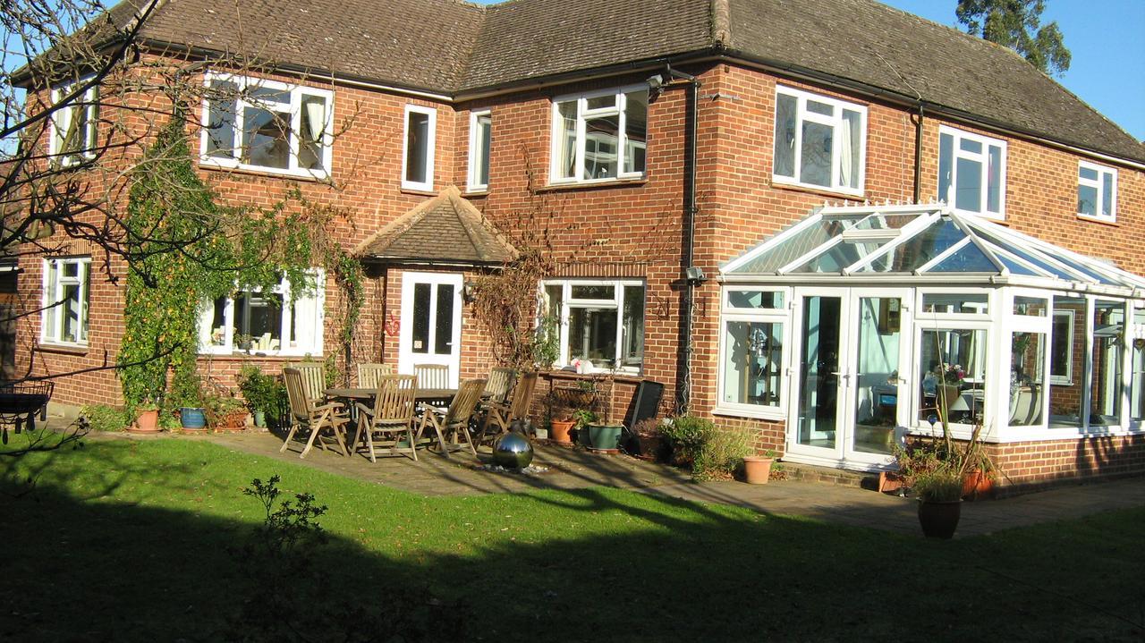 Savannah Bed And Breakfast Virginia Water Exterior photo